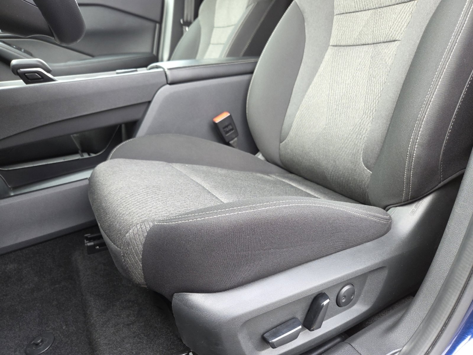 Used 2024 Nissan Rogue SV image 24