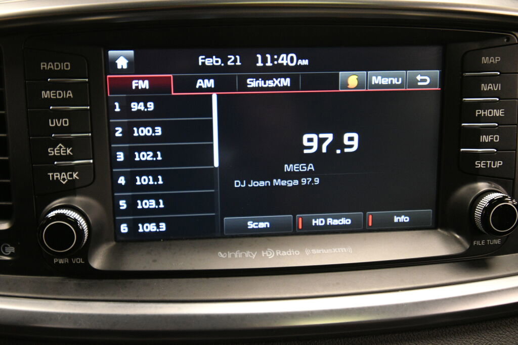 Used 2017 Kia Sorento SX image 15