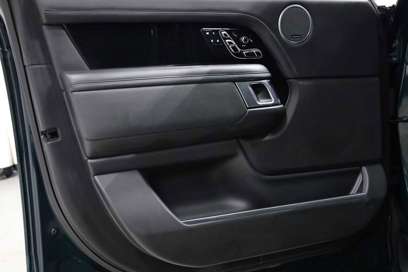 Used 2019 Land Rover Range Rover SV Autobiography Dynamic image 16