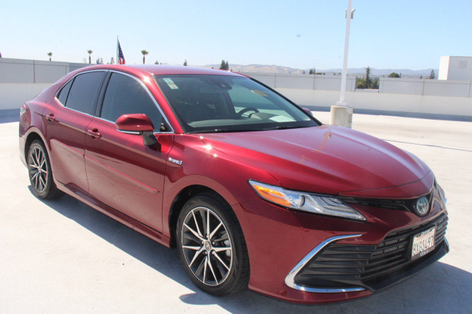 Certified 2021 Toyota Camry XLE FWD image 2