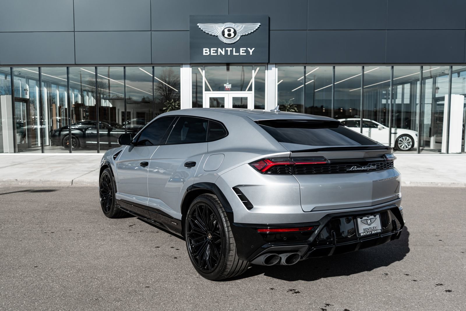 Used 2025 Lamborghini Urus SE AWD/4WD image 8