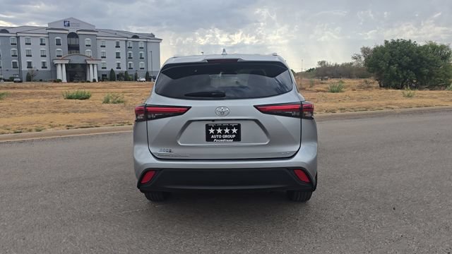 Used 2022 Toyota Highlander XLE FWD image 7