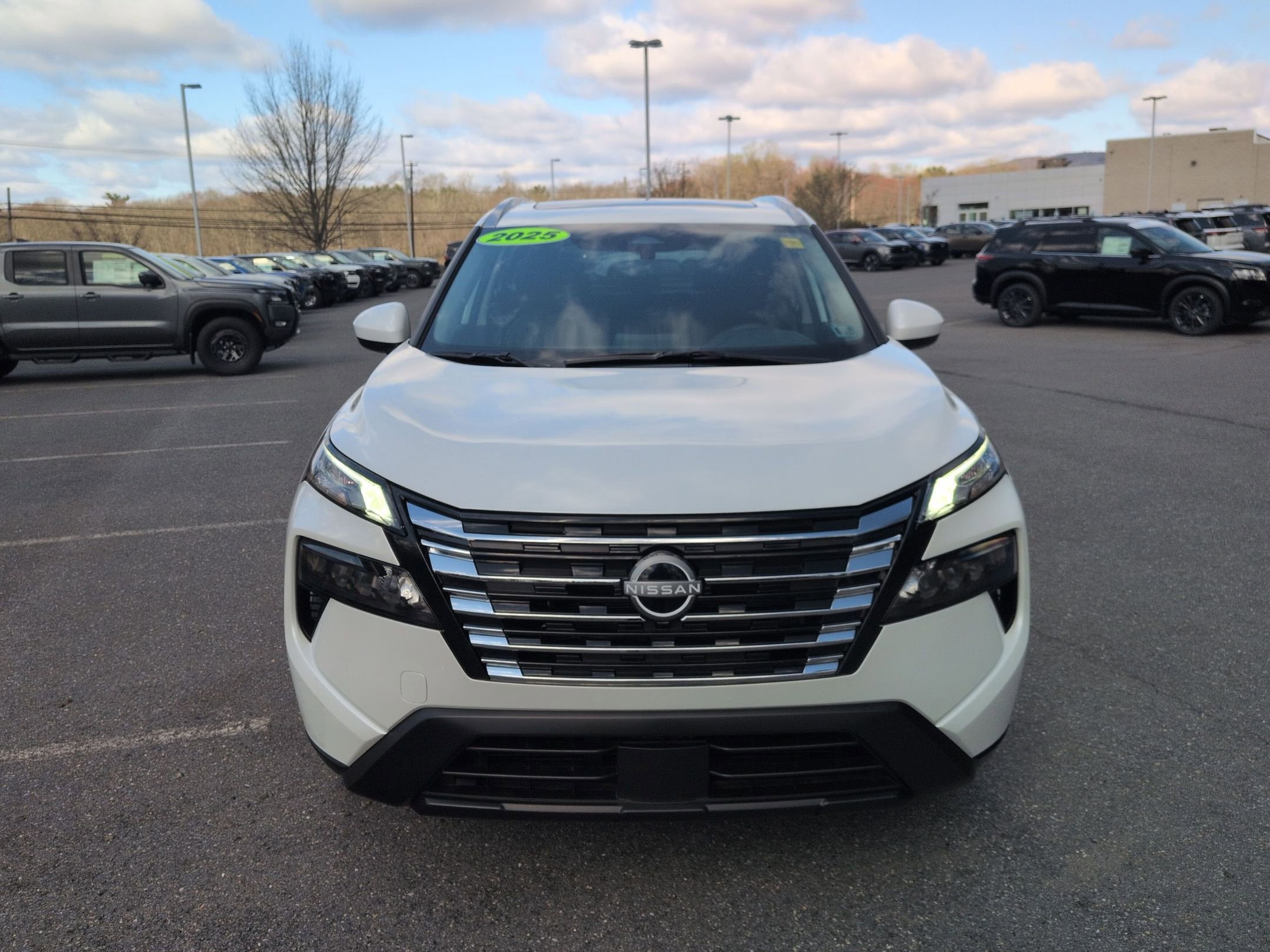 Used 2025 Nissan Rogue SV w/ SV Premium Package video 2