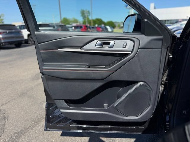 Used 2025 Ford Explorer ST-Line w/ ST-Line Street Pack AWD/4WD image 12