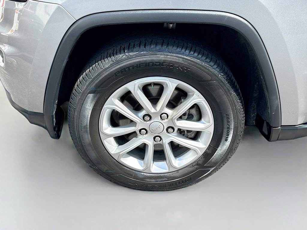 Used 2021 Jeep Grand Cherokee Laredo RWD image 26