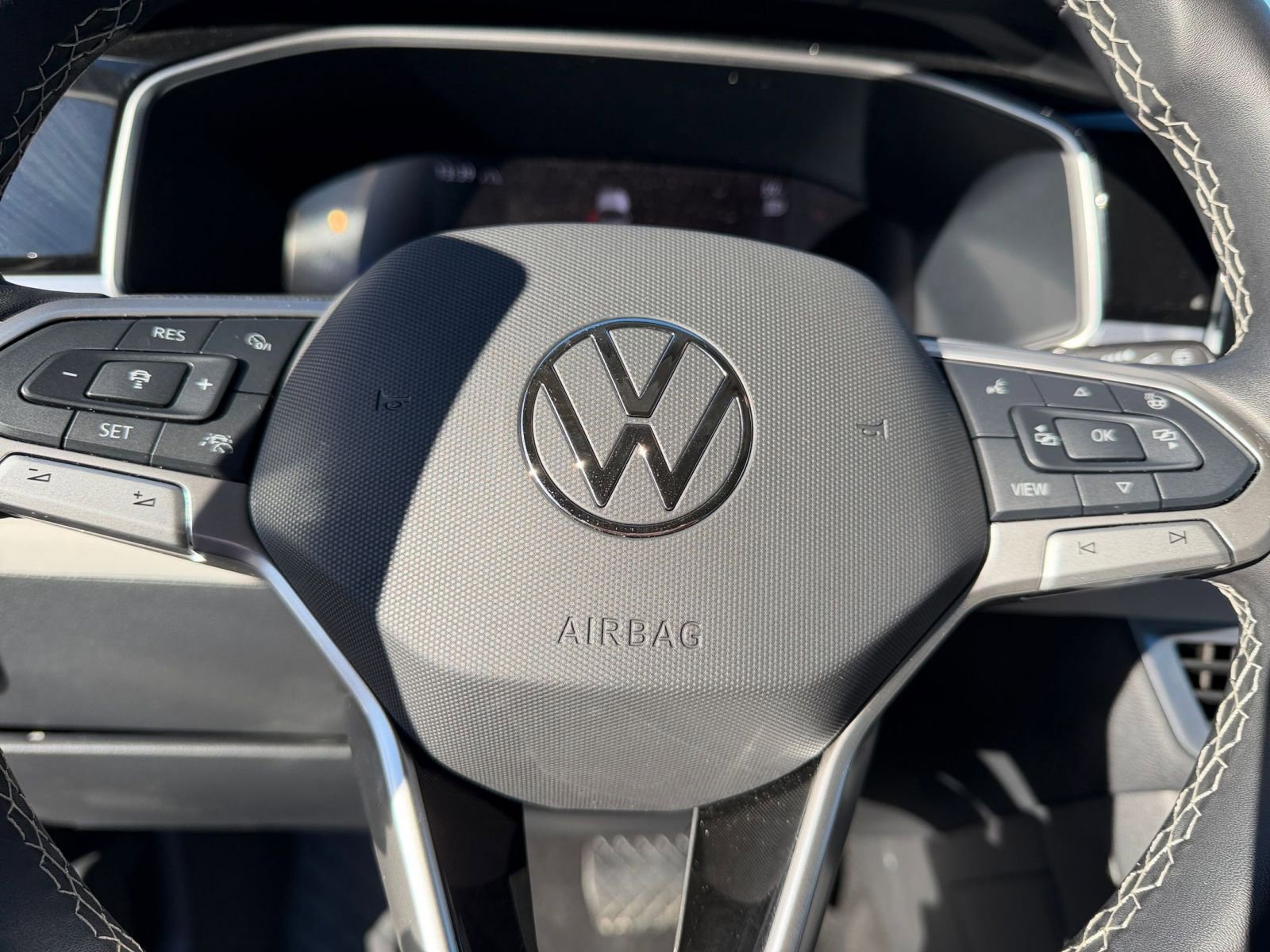 Used 2025 Volkswagen Taos SE image 28