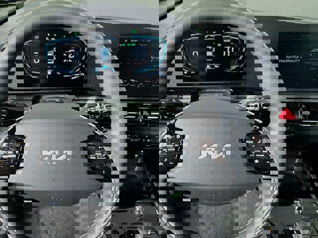 New 2026 Kia Niro LX image 13