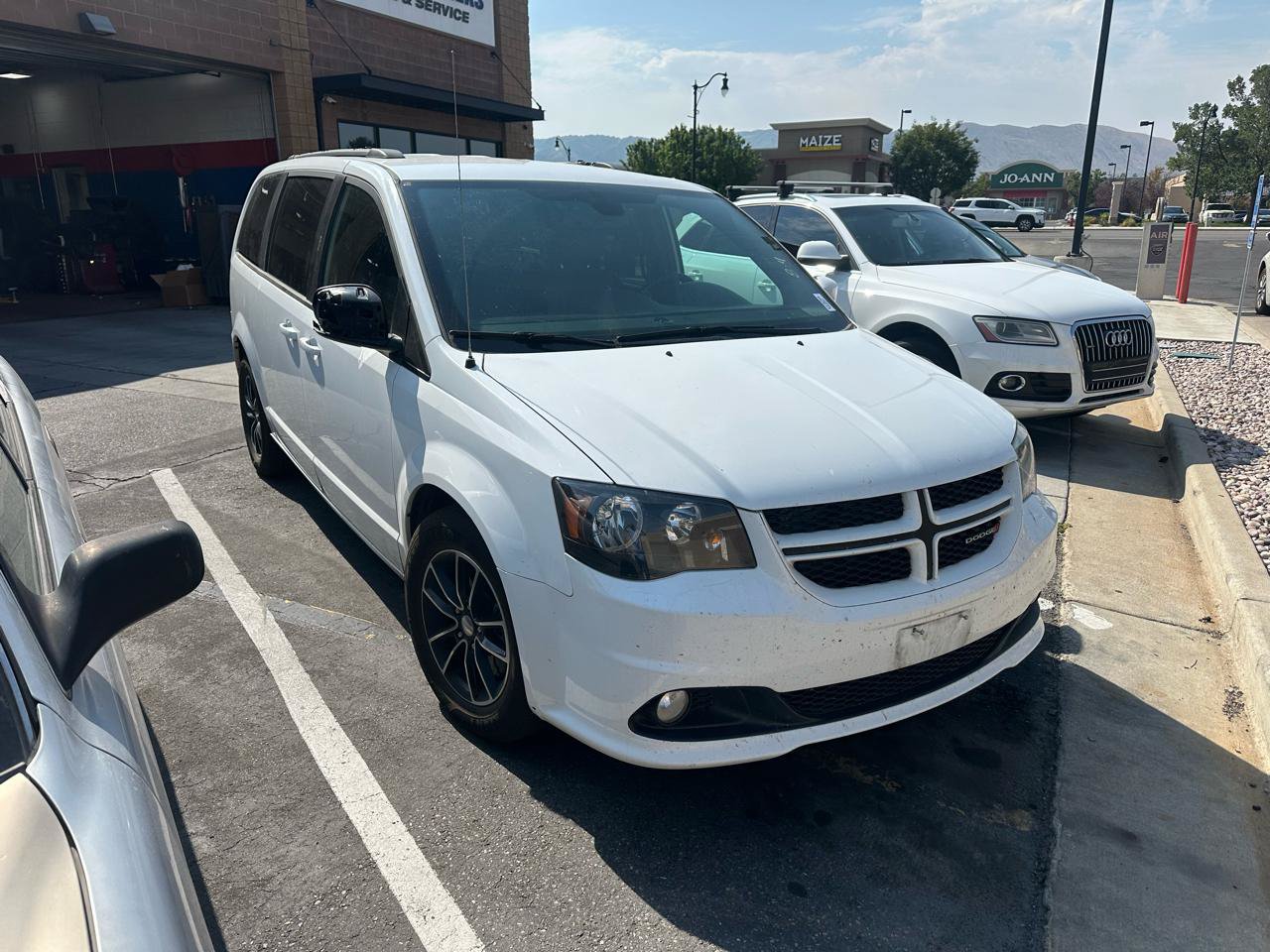 Used 2018 Dodge Grand Caravan GT FWD image 3