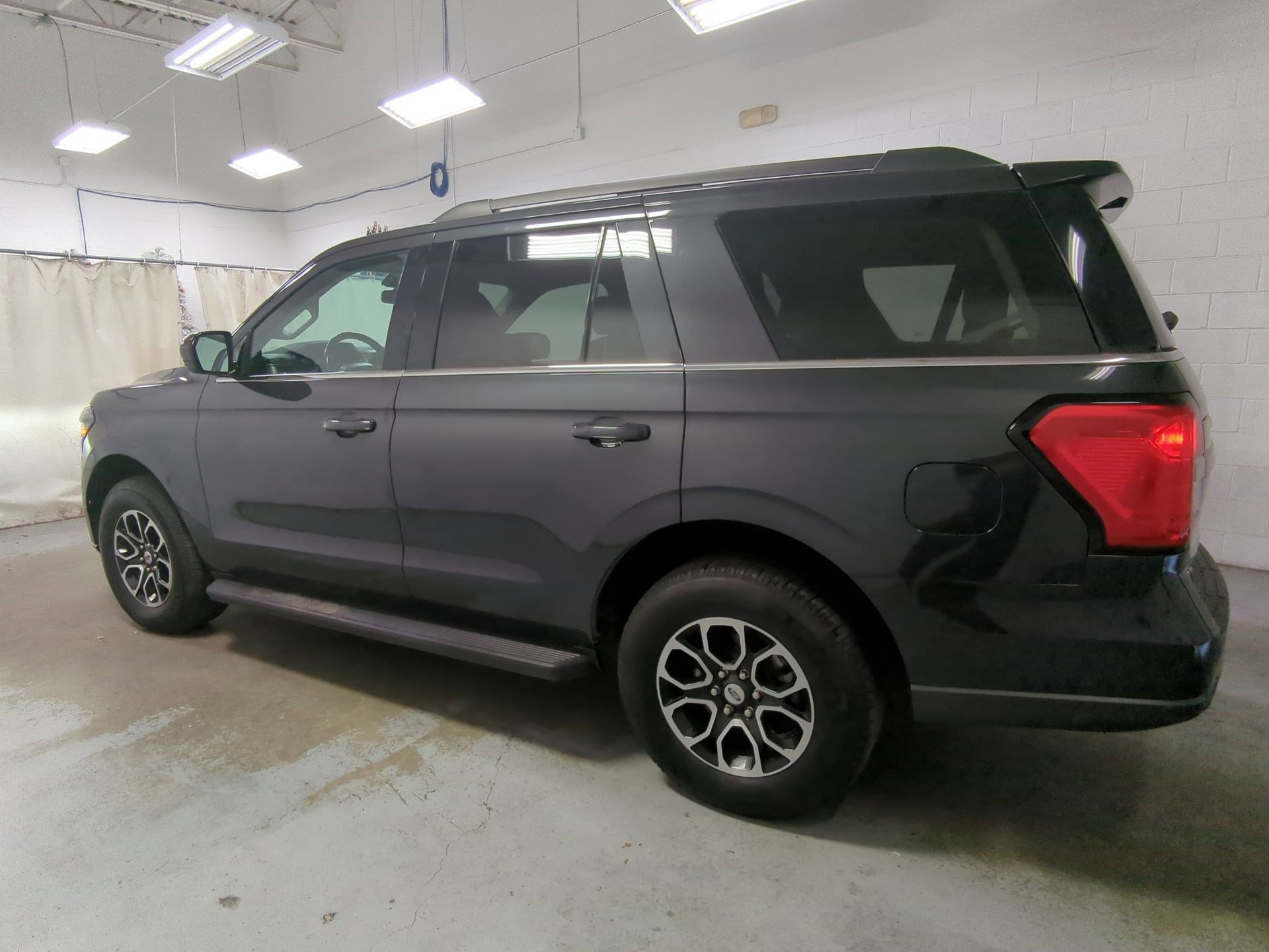 Used 2024 Ford Expedition XLT image 9