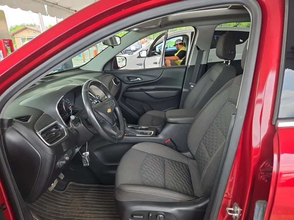 Used 2018 Chevrolet Equinox LT w/ Sun & Infotainment Package AWD/4WD image 2