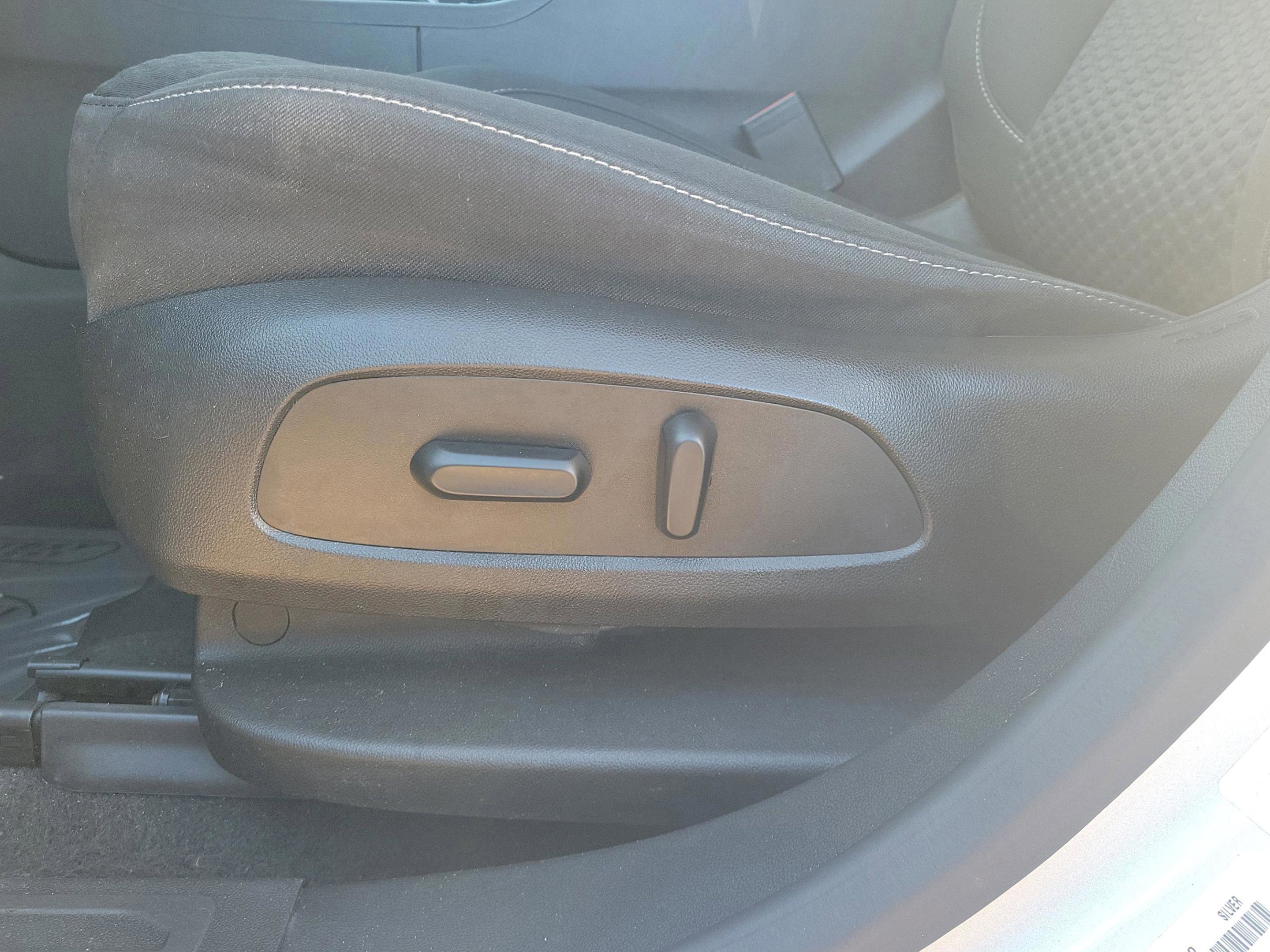 Used 2018 GMC Acadia SLE image 27