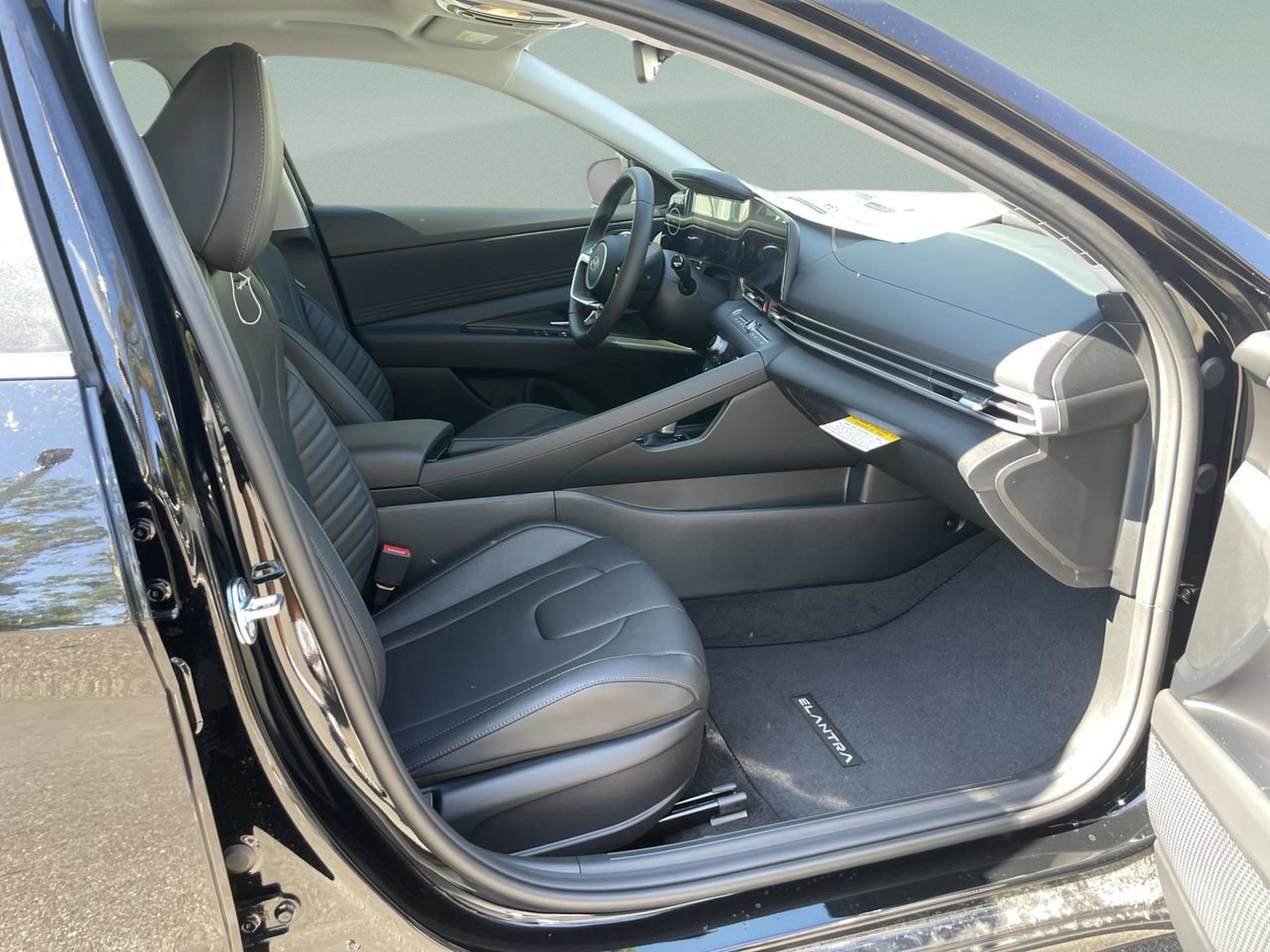 New 2026 Hyundai Elantra Limited image 18