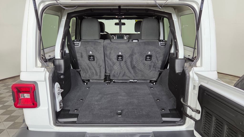 Used 2020 Jeep Wrangler Unlimited Sahara w/ LED Lighting Group image 9