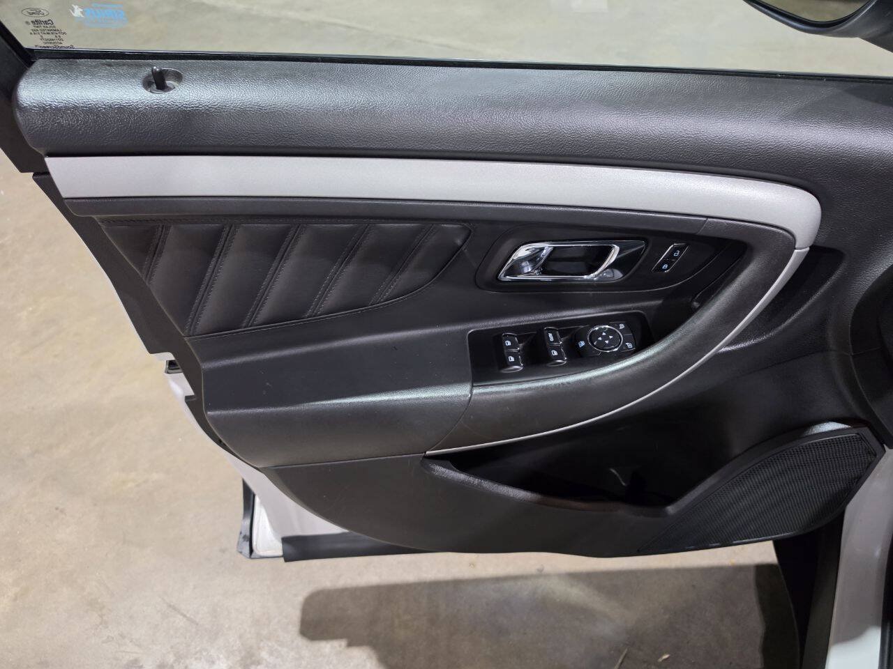 Used 2016 Ford Taurus SEL FWD image 24