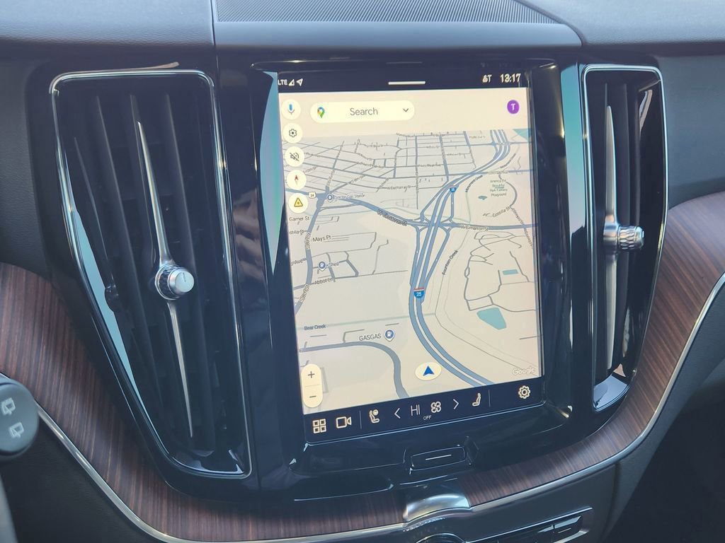 Used 2023 Volvo XC60 B5 Plus image 11