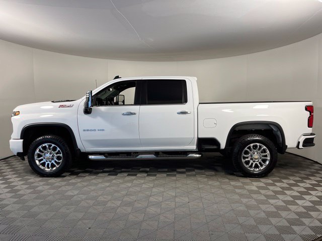 Used 2025 Chevrolet Silverado 2500 LT w/ Z71 Chrome Sport Edition AWD/4WD image 4