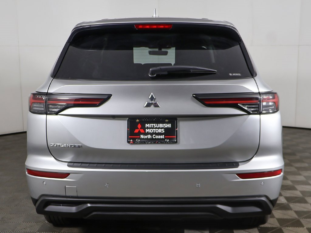 New 2026 Mitsubishi Outlander ES image 13