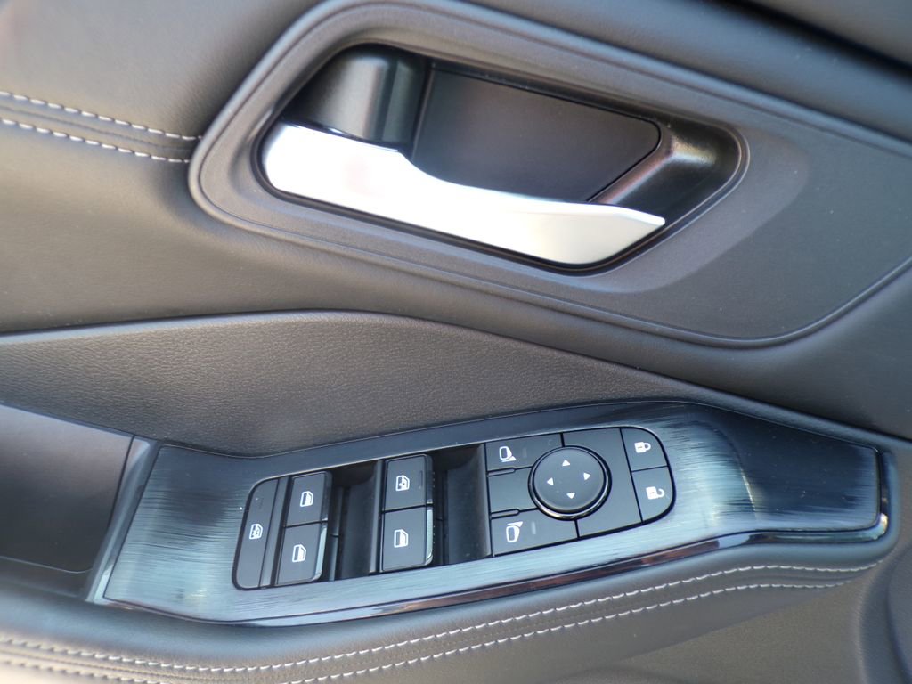 Used 2024 Nissan Rogue SV w/ SV Premium Package image 15