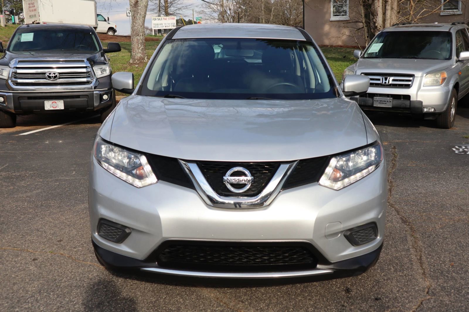Used 2016 Nissan Rogue S image 2