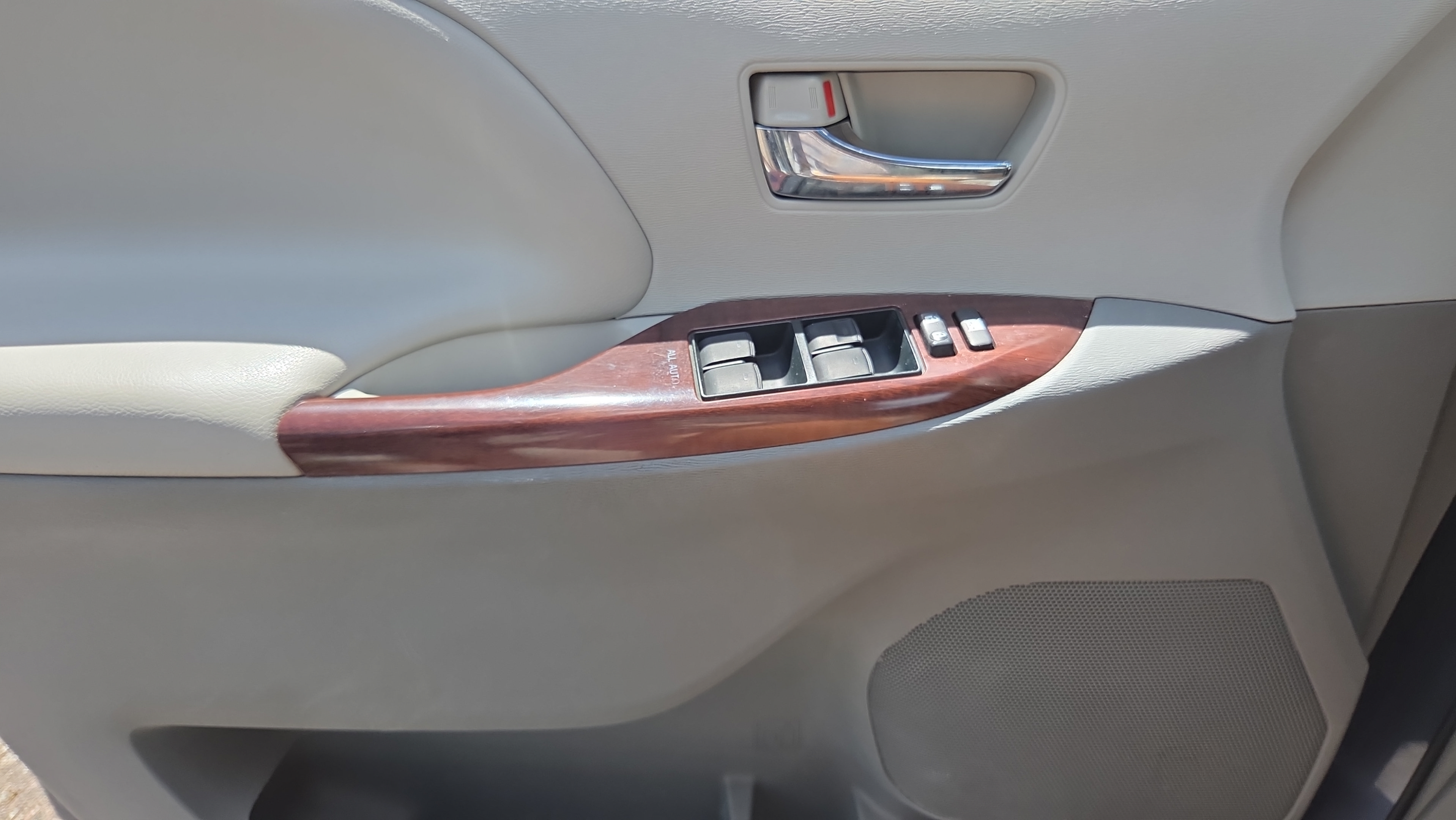 Used 2014 Toyota Sienna XLE FWD image 17