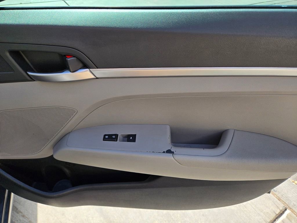 Used 2020 Hyundai Elantra SE FWD image 20