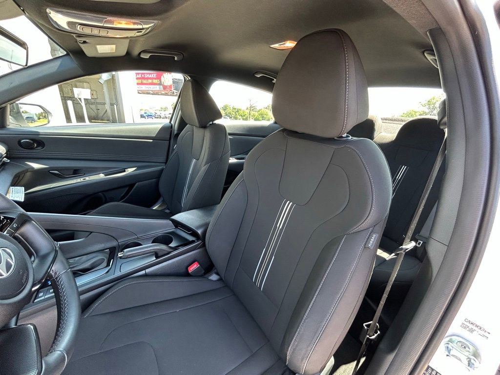 Used 2025 Hyundai Elantra Sport FWD image 19