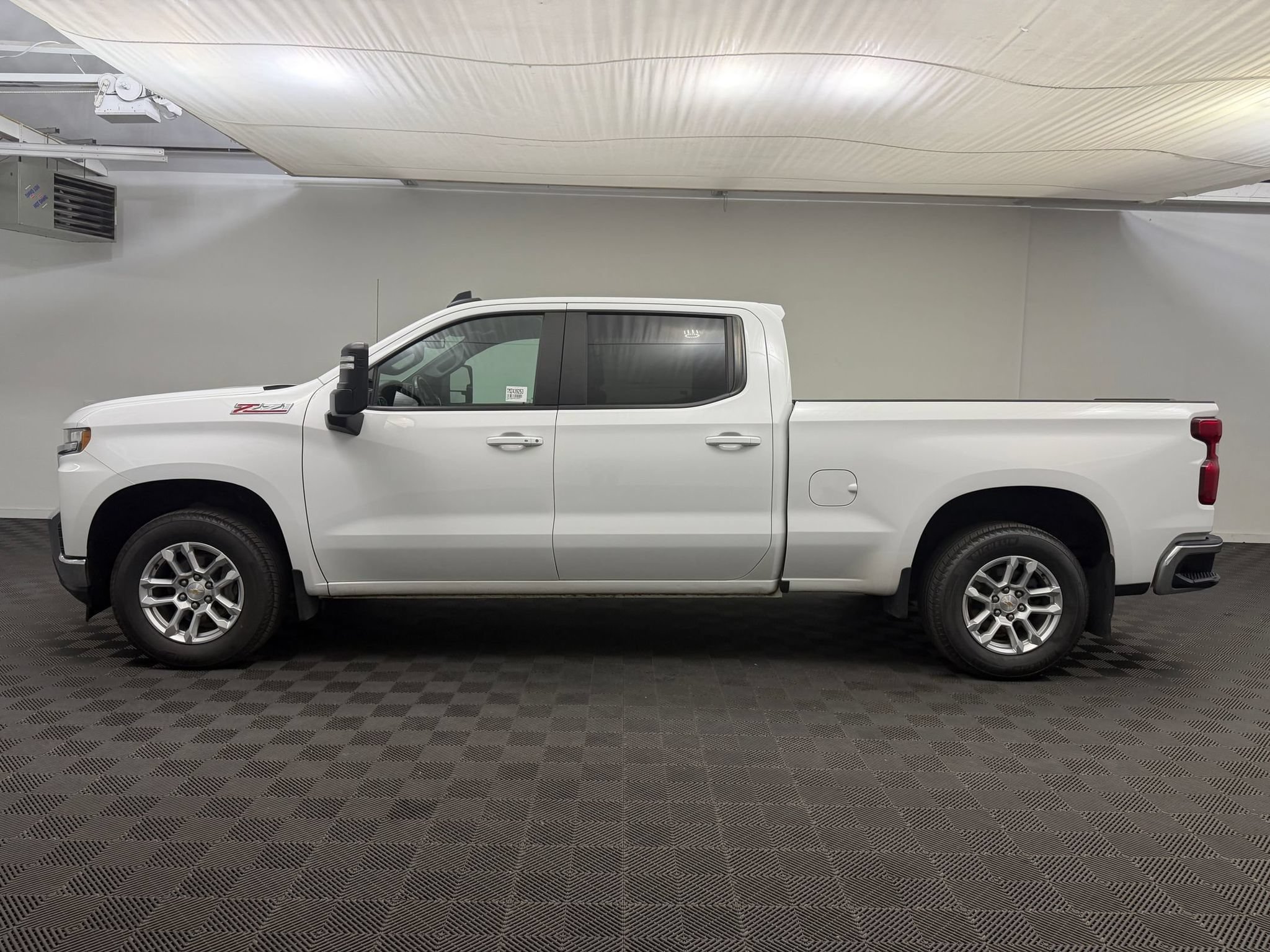 Used 2021 Chevrolet Silverado 1500 LT AWD/4WD image 2
