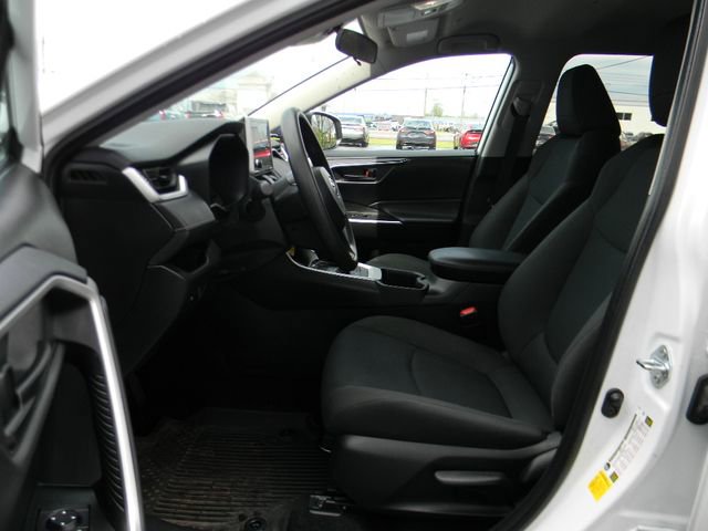 Used 2024 Toyota RAV4 LE AWD/4WD image 18