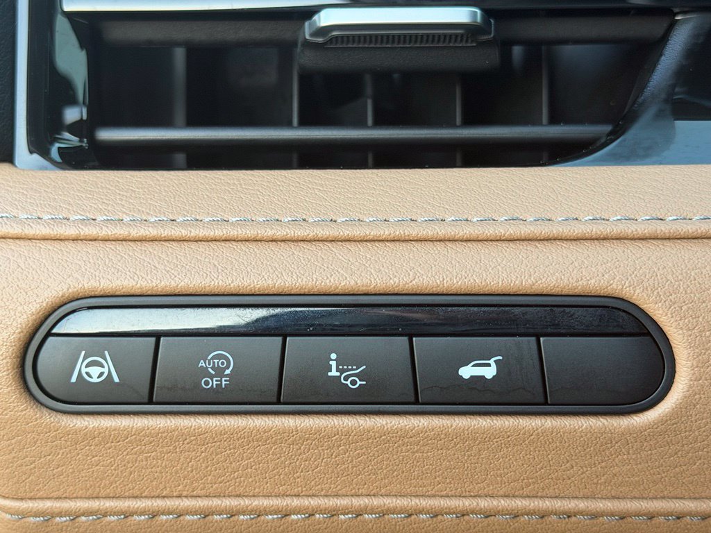 Used 2025 INFINITI QX80 Sensory AWD/4WD image 38