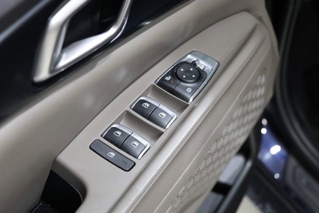 Used 2025 Kia Carnival FWD image 19