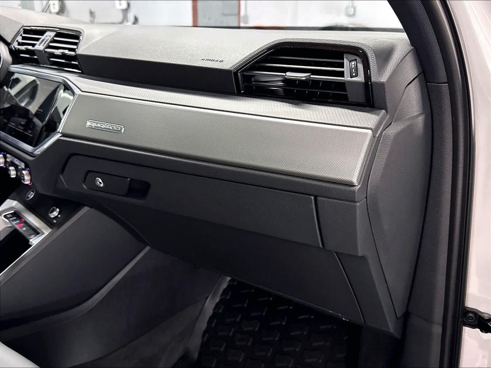 Certified 2025 Audi Q3 2.0T Premium AWD/4WD image 17