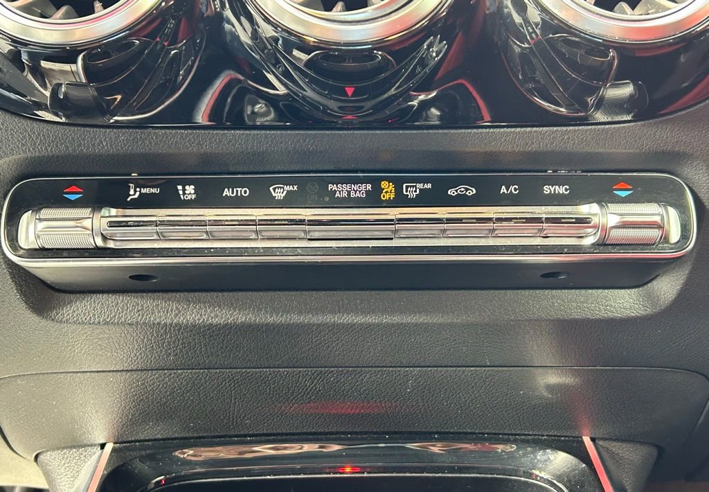 Used 2021 Mercedes-Benz GLA 35 AMG 4MATIC w/ Premium Package image 22