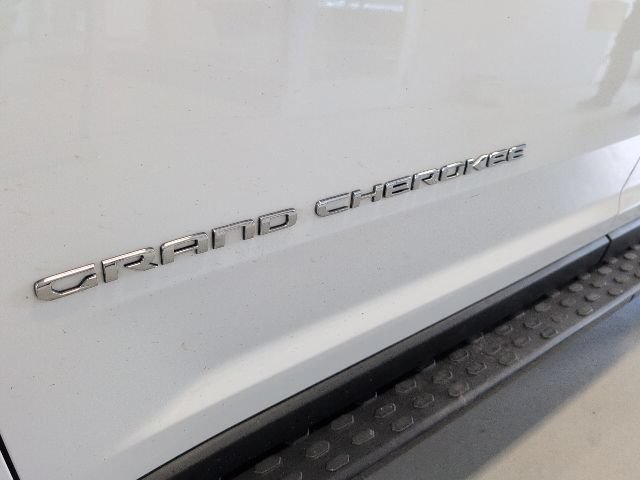 Used 2023 Jeep Grand Cherokee Laredo AWD/4WD image 9