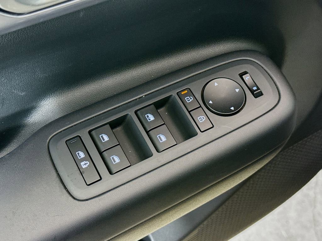 Used 2025 Hyundai Santa Fe SE FWD image 18