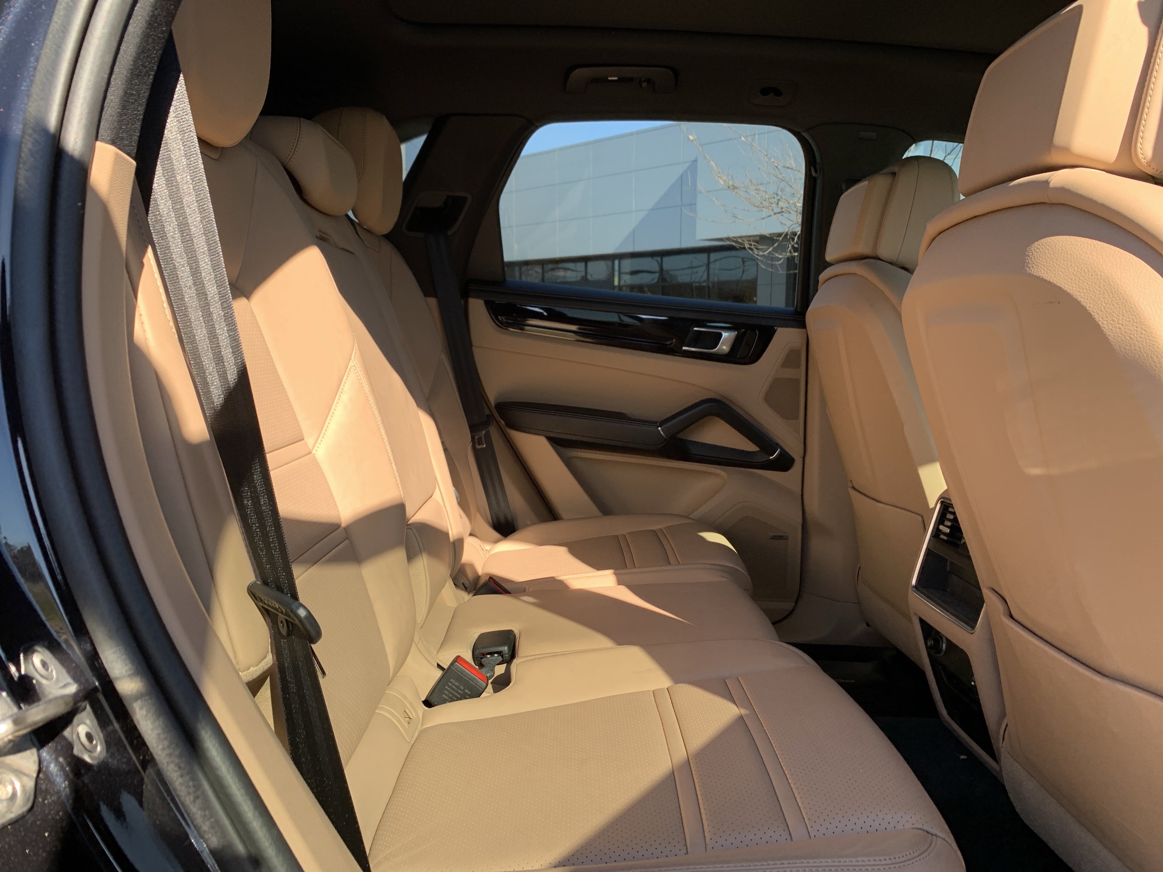 Used 2020 Porsche Cayenne image 33