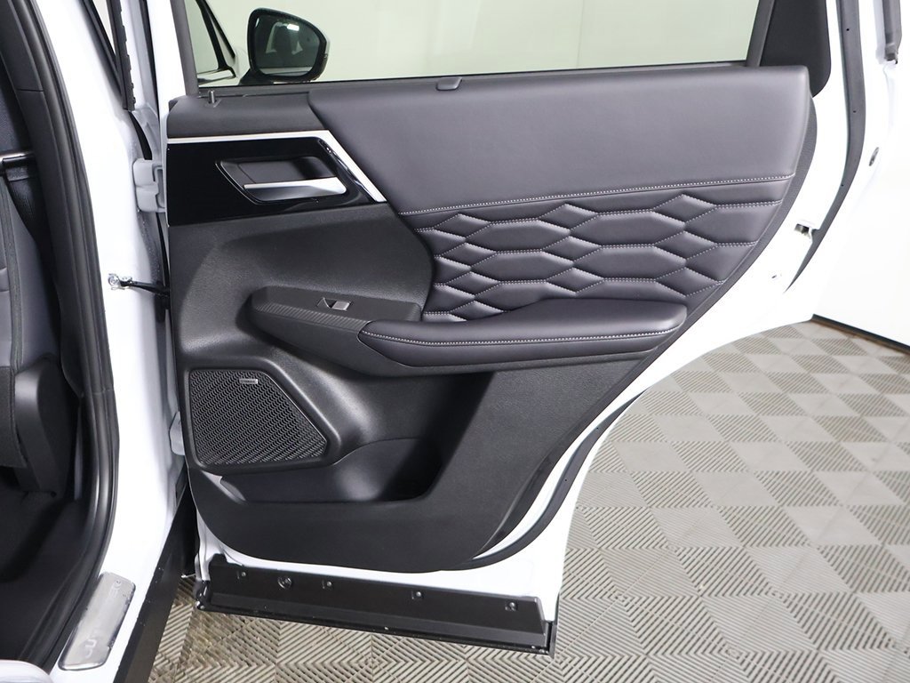 New 2026 Mitsubishi Outlander SEL image 32