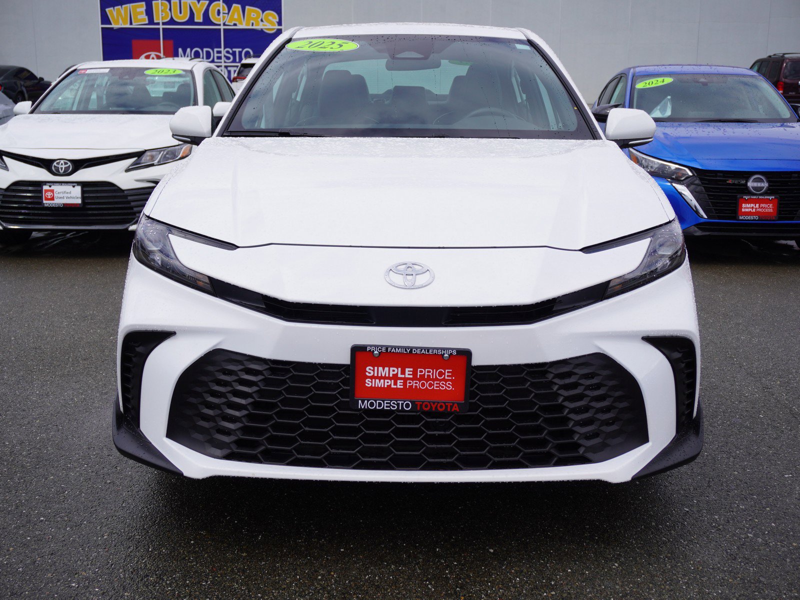 Used 2025 Toyota Camry SE FWD image 6