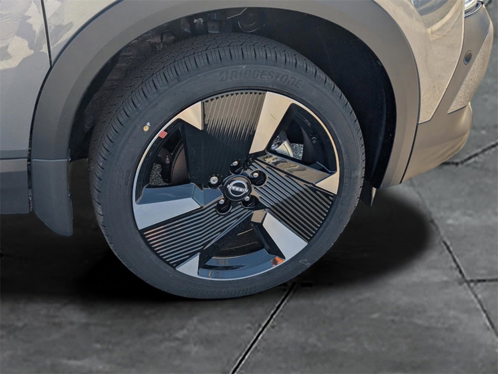 New 2025 Nissan Kicks SR image 11