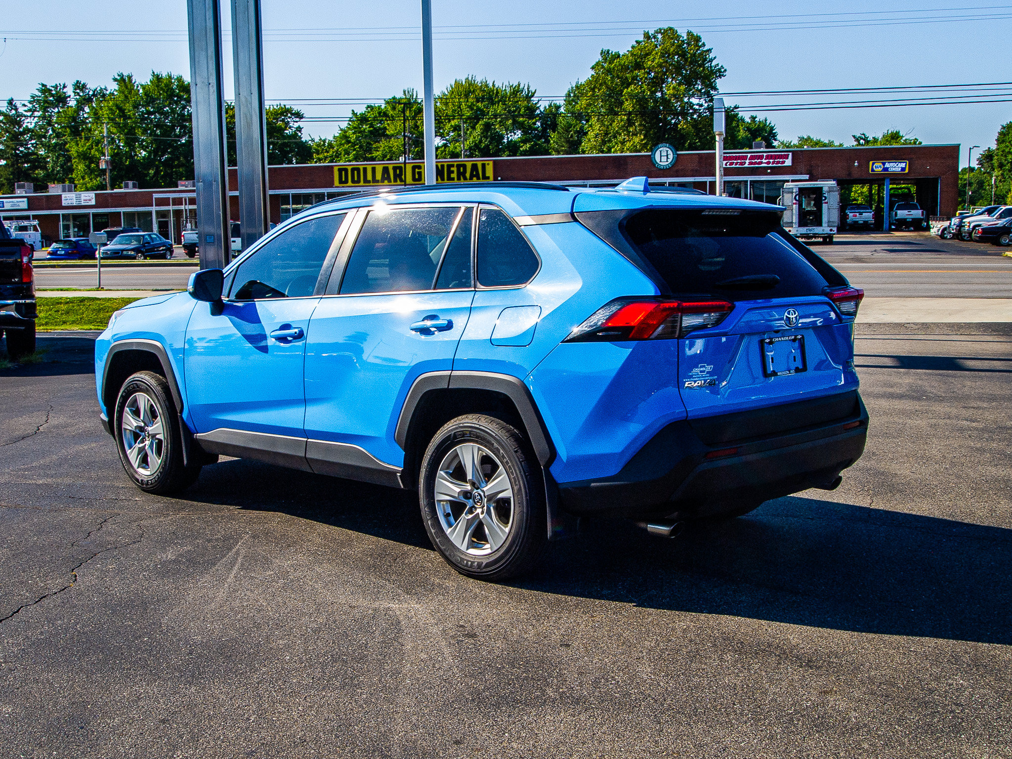 Used 2020 Toyota RAV4 XLE w/ XLE Grade Weather Package AWD/4WD image 5