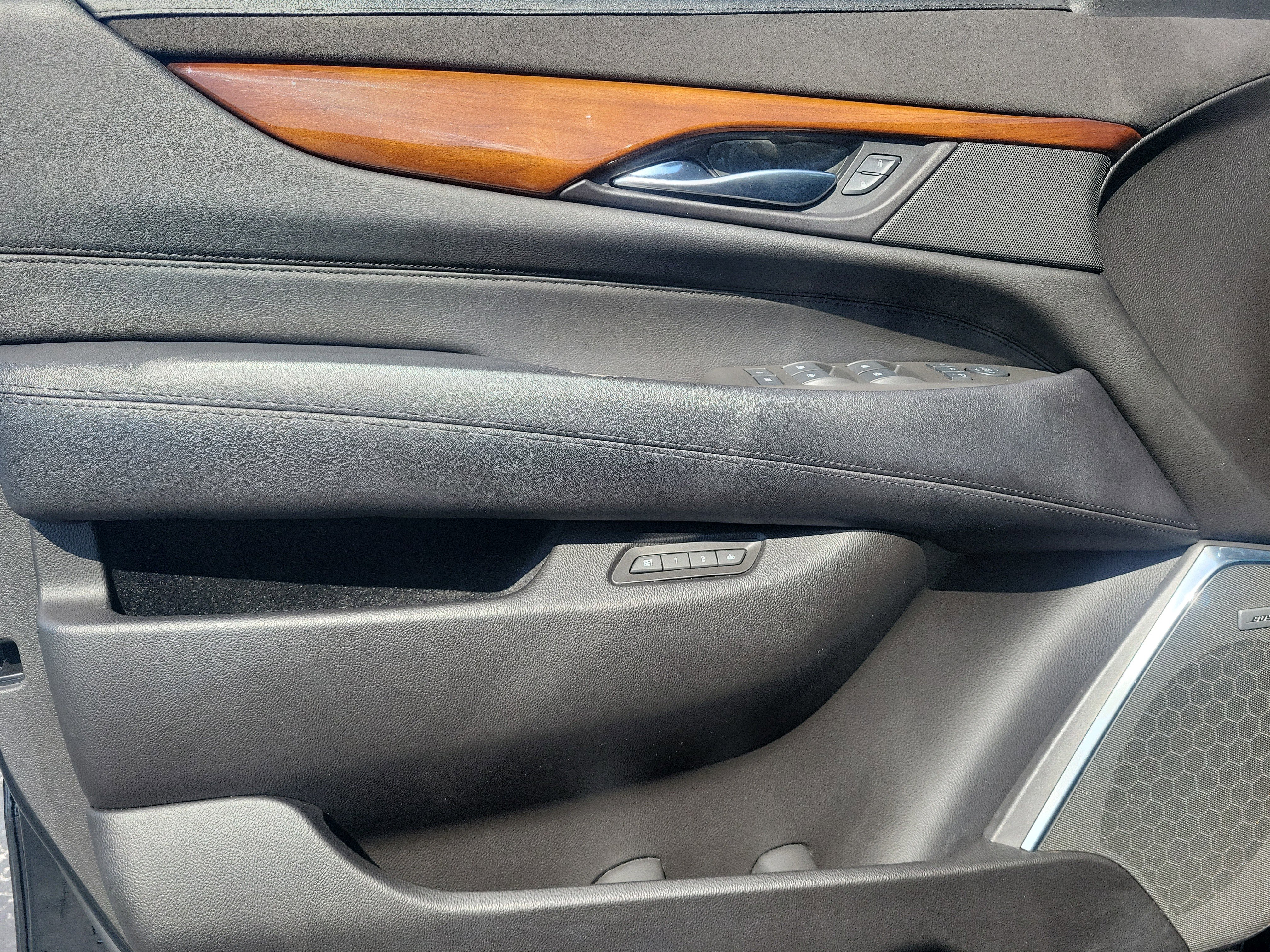 Used 2016 Cadillac Escalade Premium AWD/4WD image 10