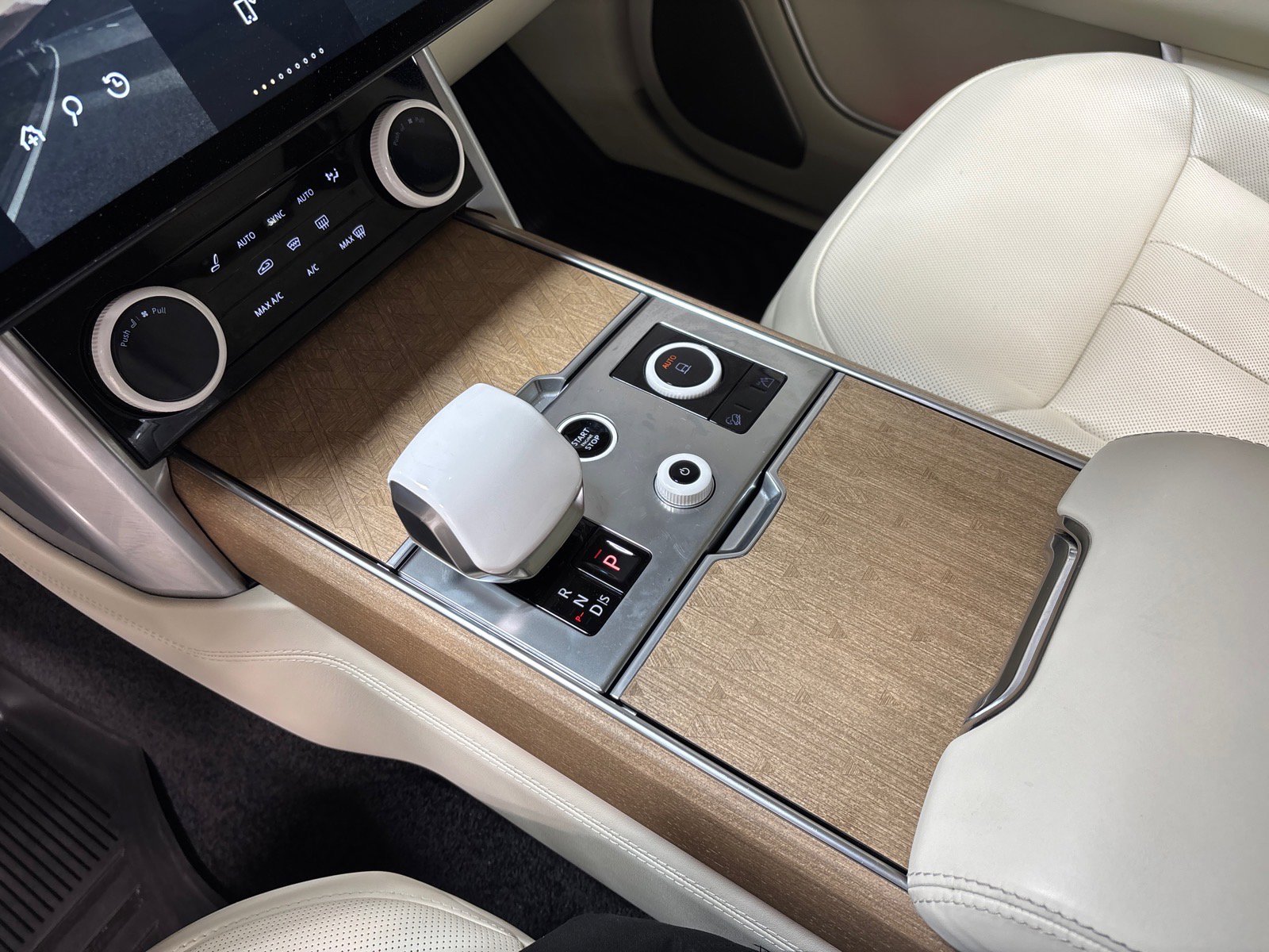 Used 2023 Land Rover Range Rover SV AWD/4WD image 14