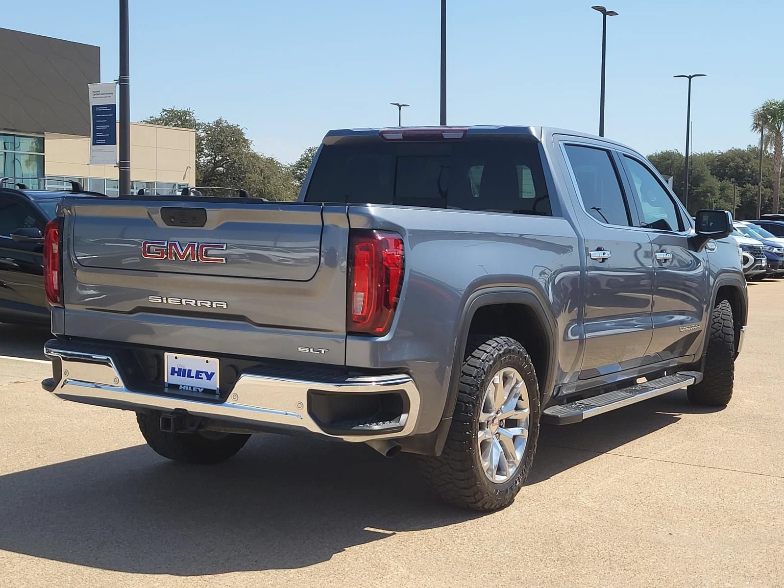 Used 2021 GMC Sierra 1500 SLT RWD image 4