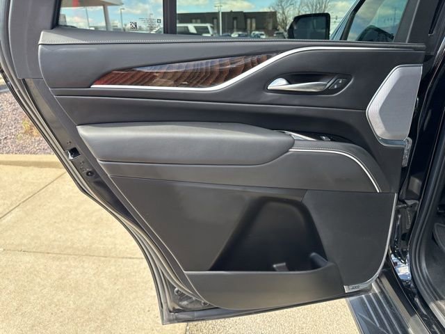 Used 2021 Cadillac Escalade Premium Luxury Platinum w/ Heavy-Duty Trailer Package image 8