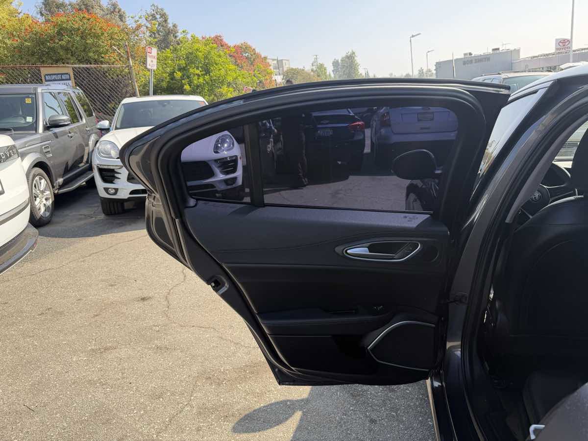 Used 2019 Alfa Romeo Giulia w/ Nero Edizione image 12