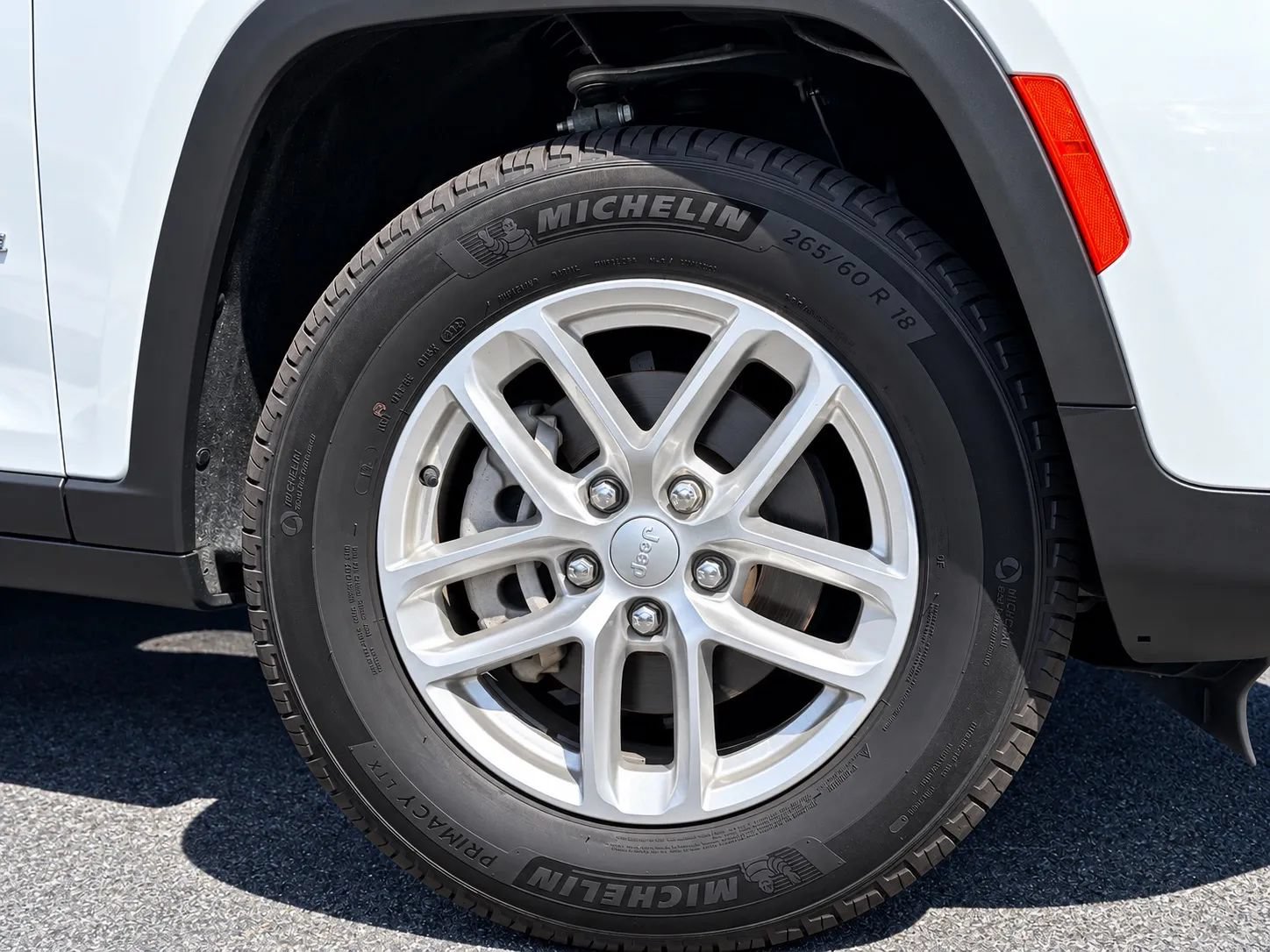 Used 2023 Jeep Grand Cherokee Laredo X RWD image 16
