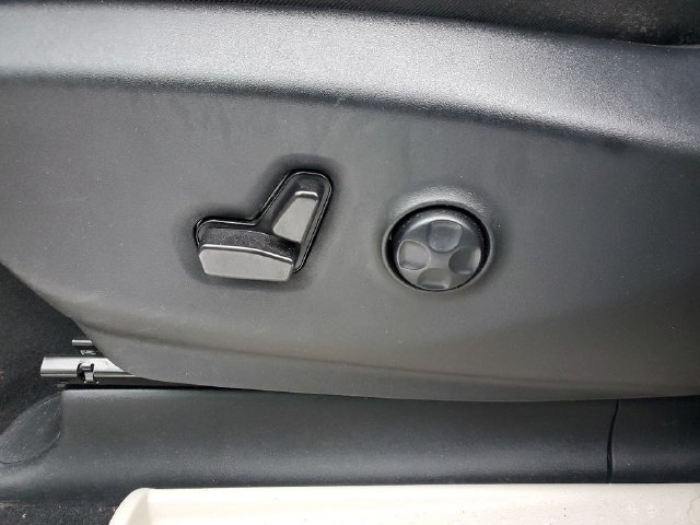 Used 2024 Chrysler Pacifica Touring-L FWD image 22