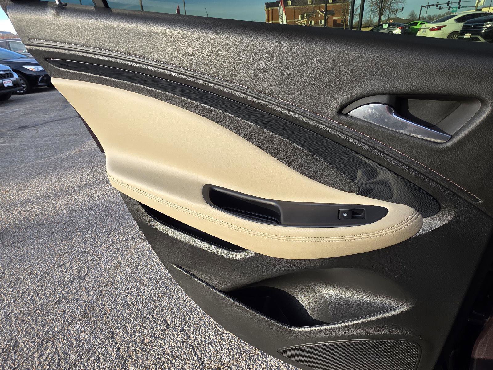 Used 2017 Buick Envision Essence image 31