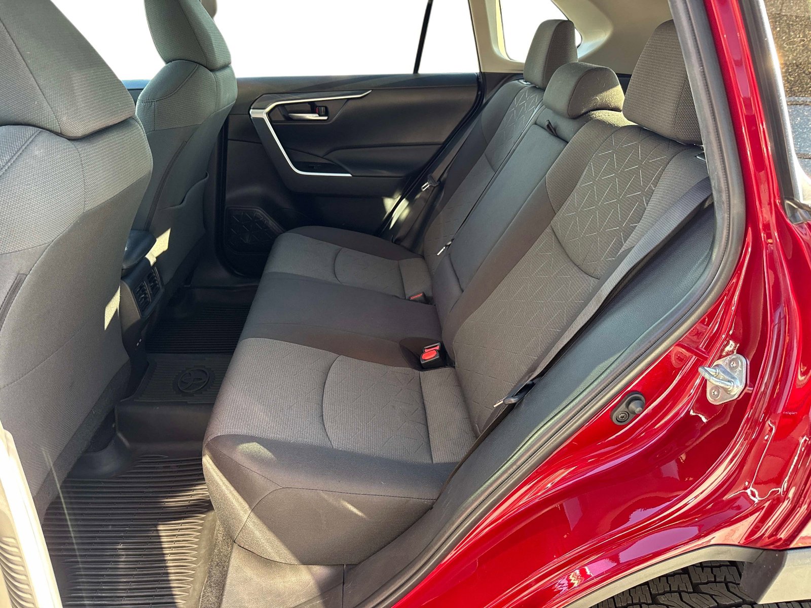 Used 2022 Toyota RAV4 XLE w/ Convenience Package image 14