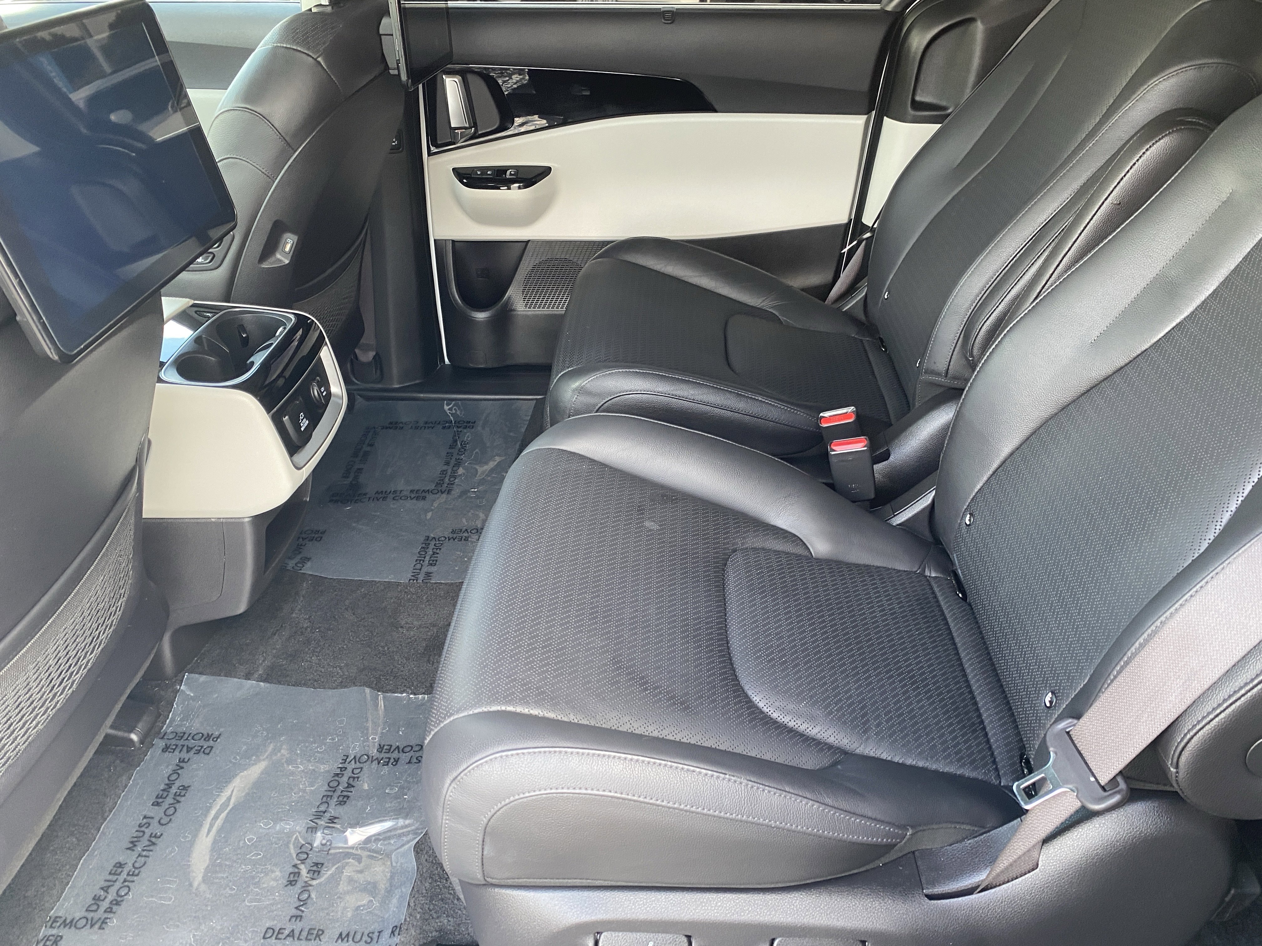 Used 2024 Kia Carnival SX Prestige image 14