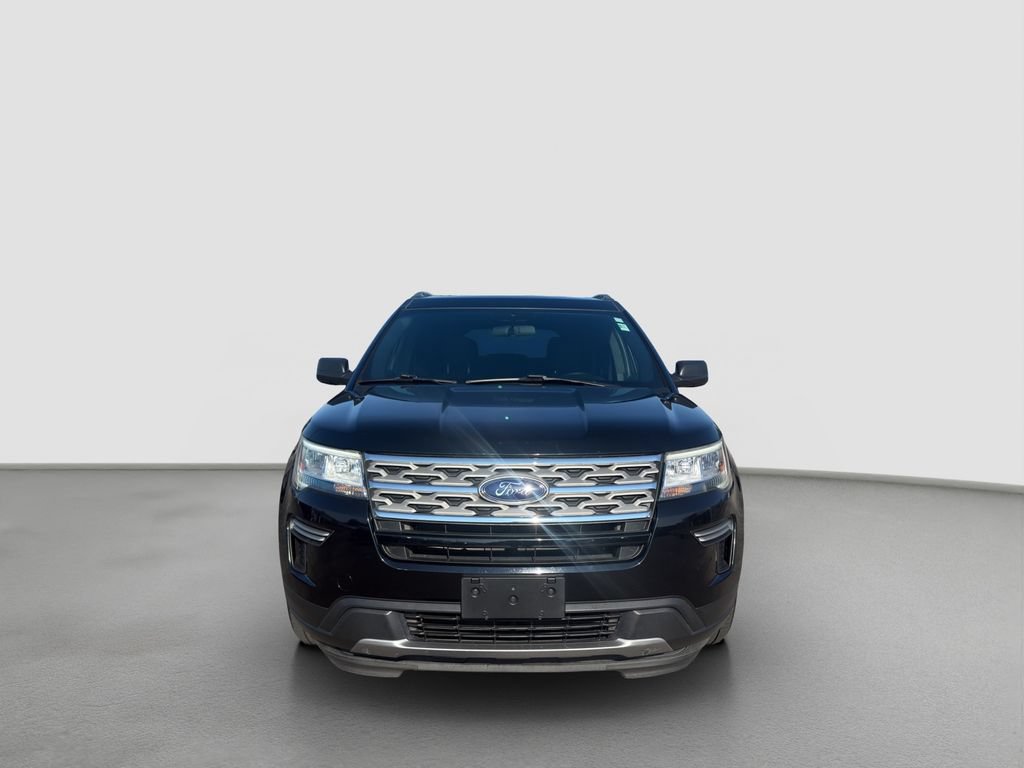 Used 2018 Ford Explorer XLT AWD/4WD image 2